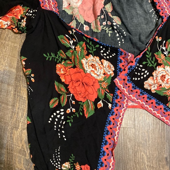 Flying Tomato Floral Kimono - Picture 6 of 7